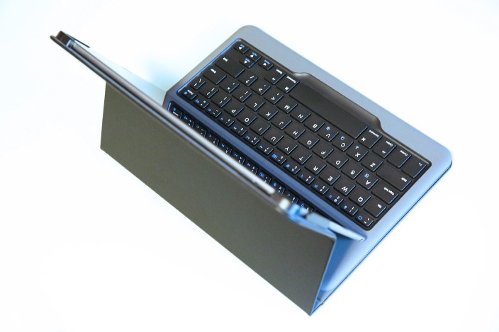 ankerair2keyboardcase-1