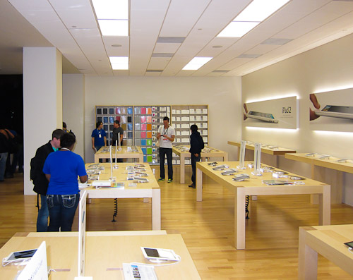inside-apple-pop-up-austin