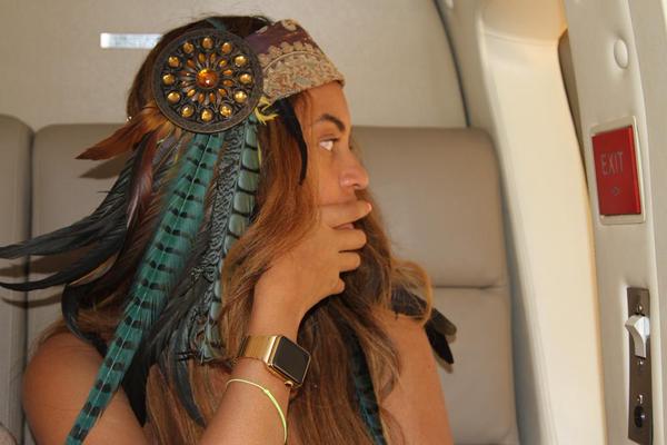 beyonce-apple-watch-gold-02