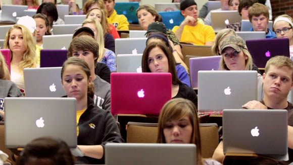 apple-college-kids