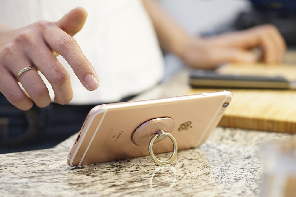 spigen_stylering_kickstand_main