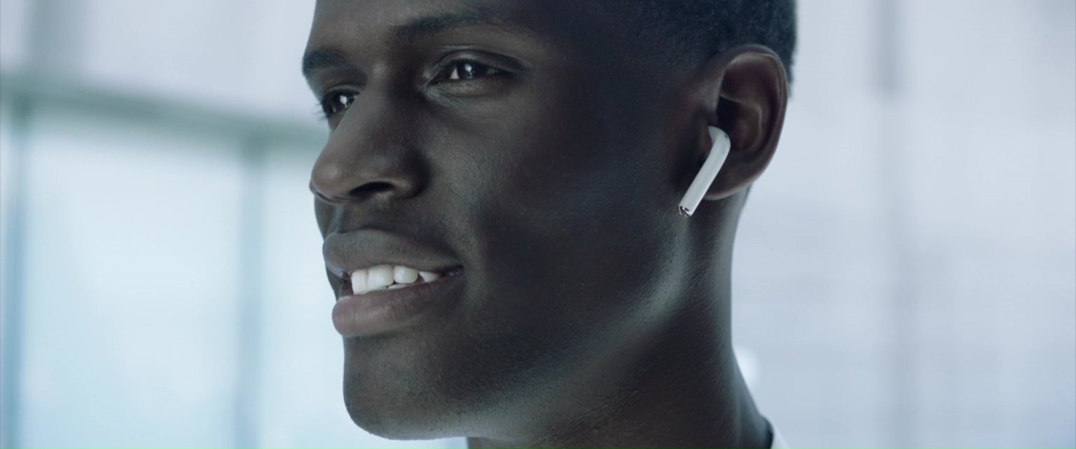 apple-september-2016-event-airpods_11