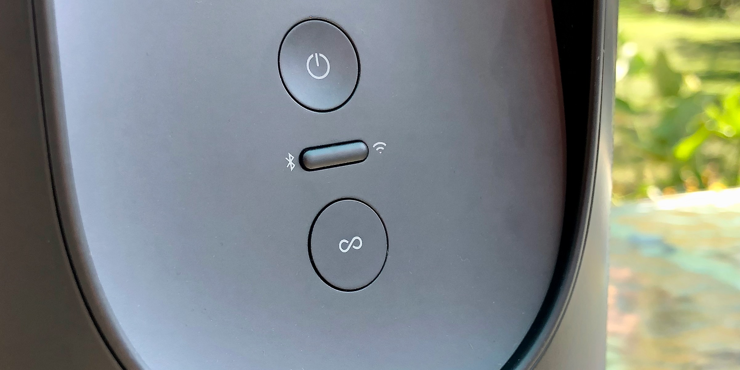 Review Sonos Move Bluetooth portable speaker buttons