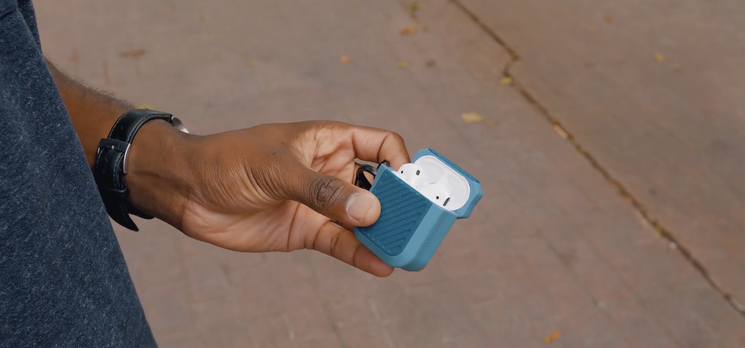 LAUT CAPSULE IMPKT for AirPods case open