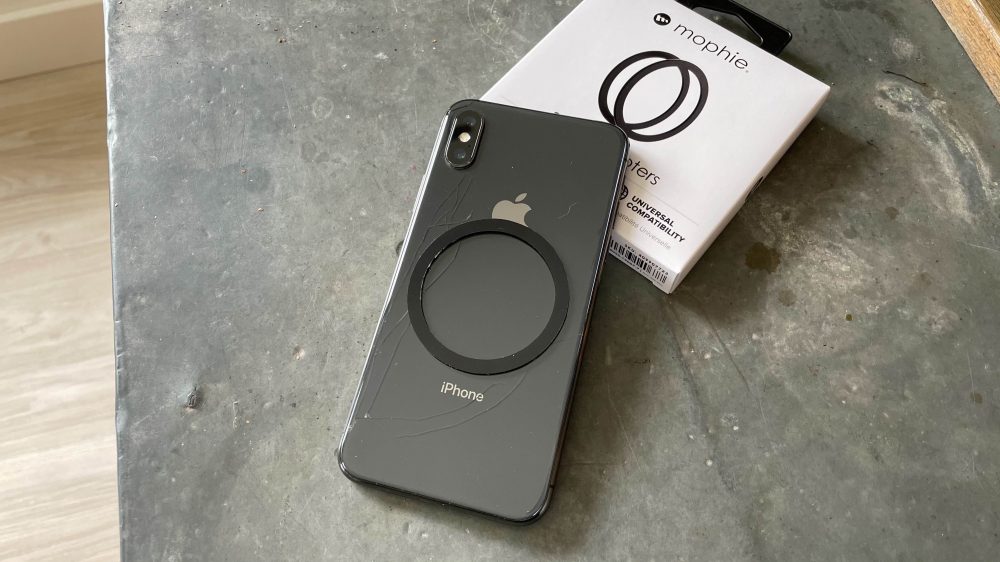 Mophie Snap MagSafe adapter for iPhone installed