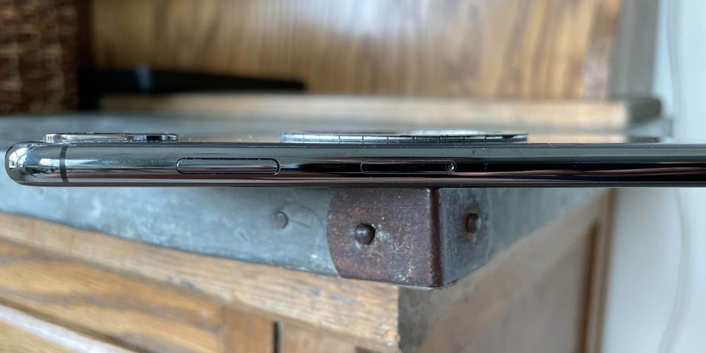 Mophie Snap MagSafe adapter for iPhone thinness