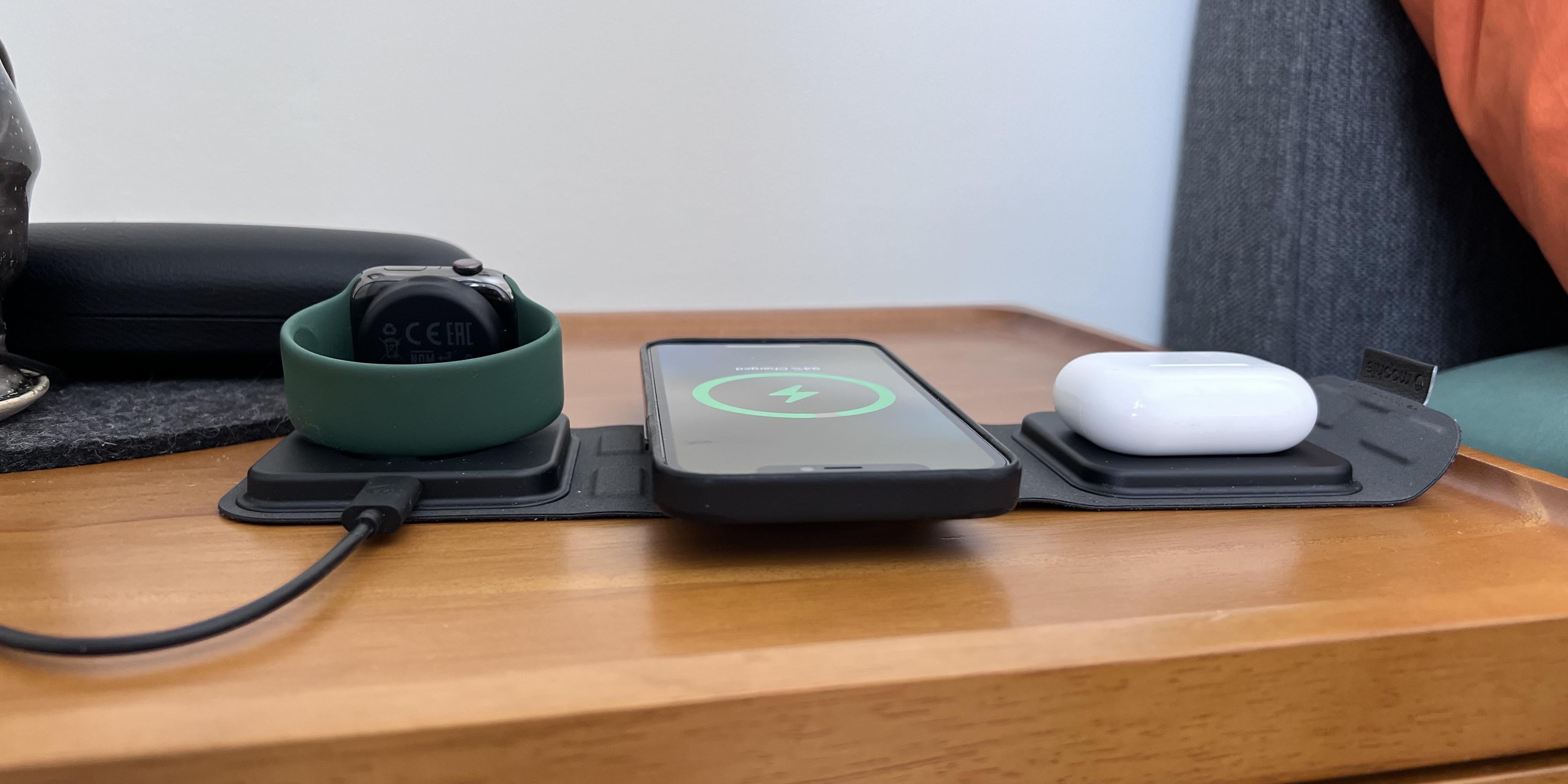 Best iPhone travel charger - mophie 3-in-1 - backside