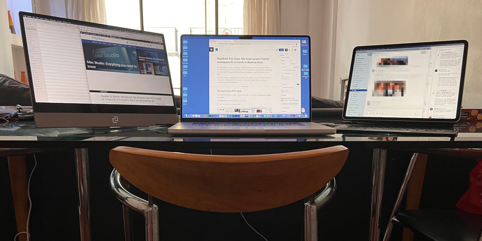 Three-screen mobile workspace