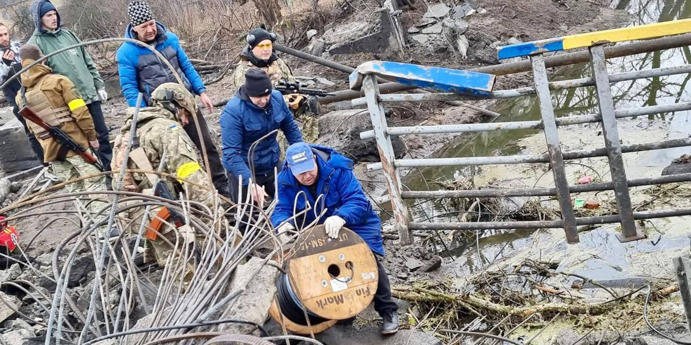 Ukraine mobile carriers work together to keep smartphones online