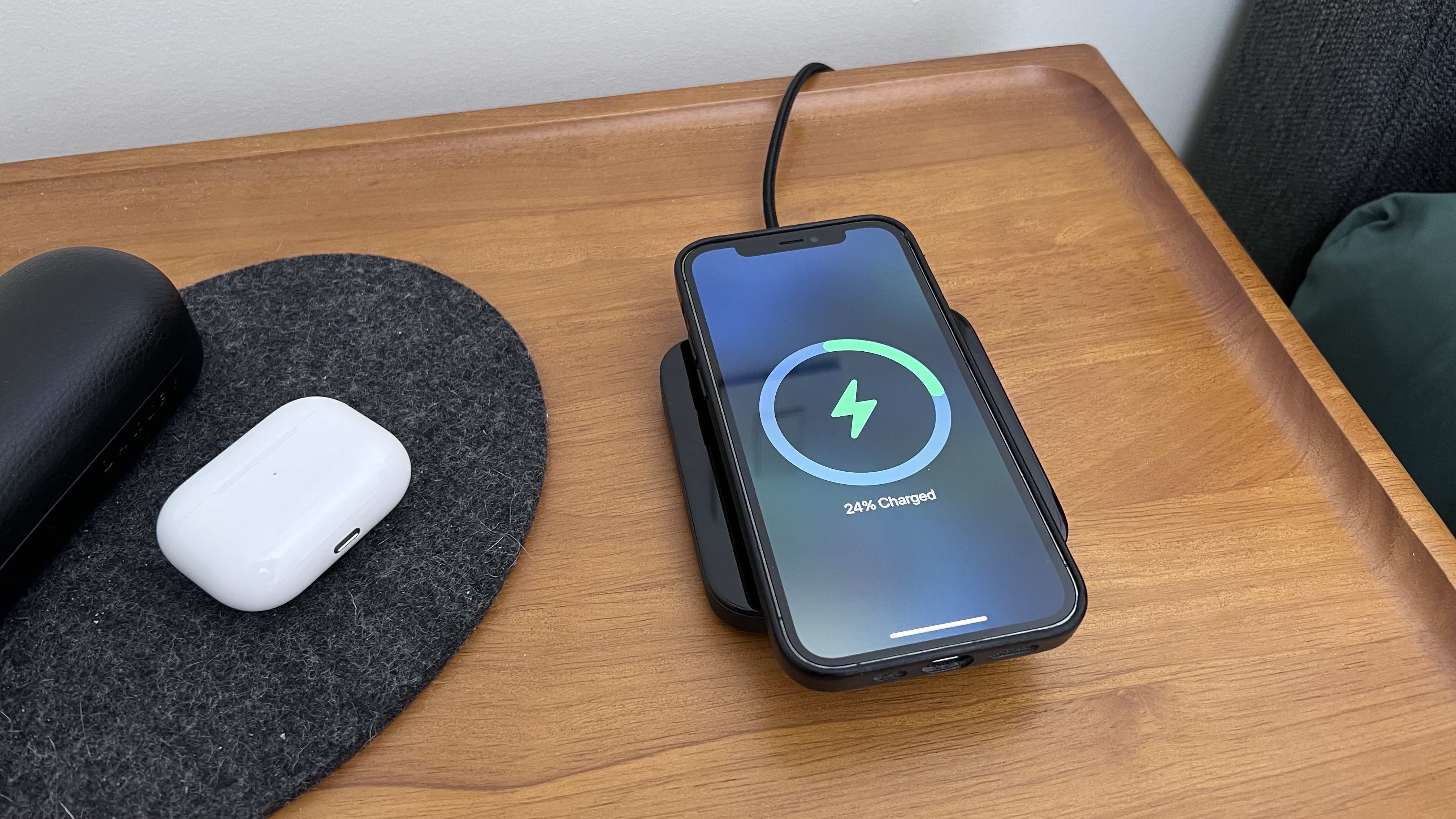 Nomad MagSafe Base One charger