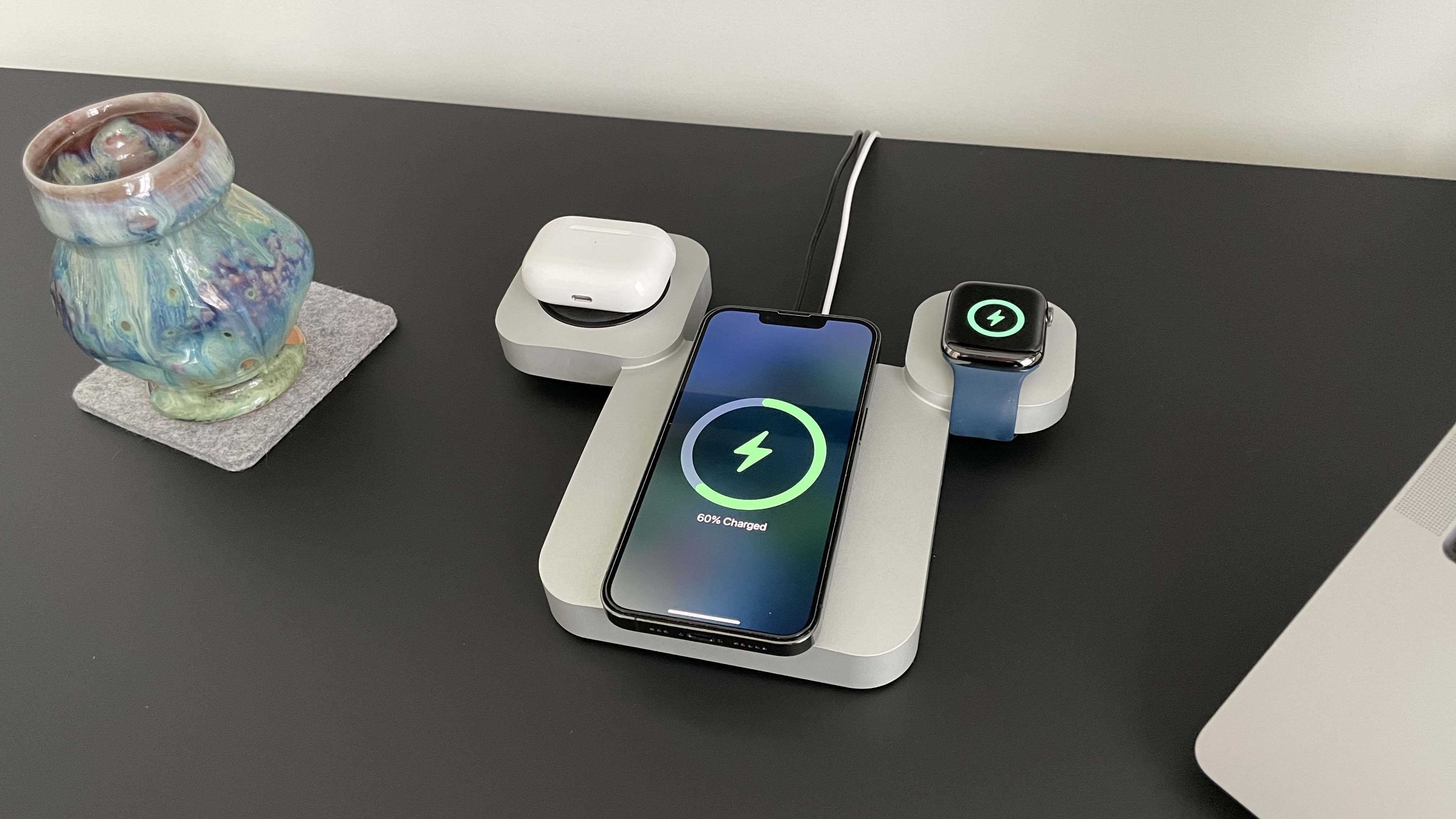 LINESTAND MagSafe charger hands-on 1