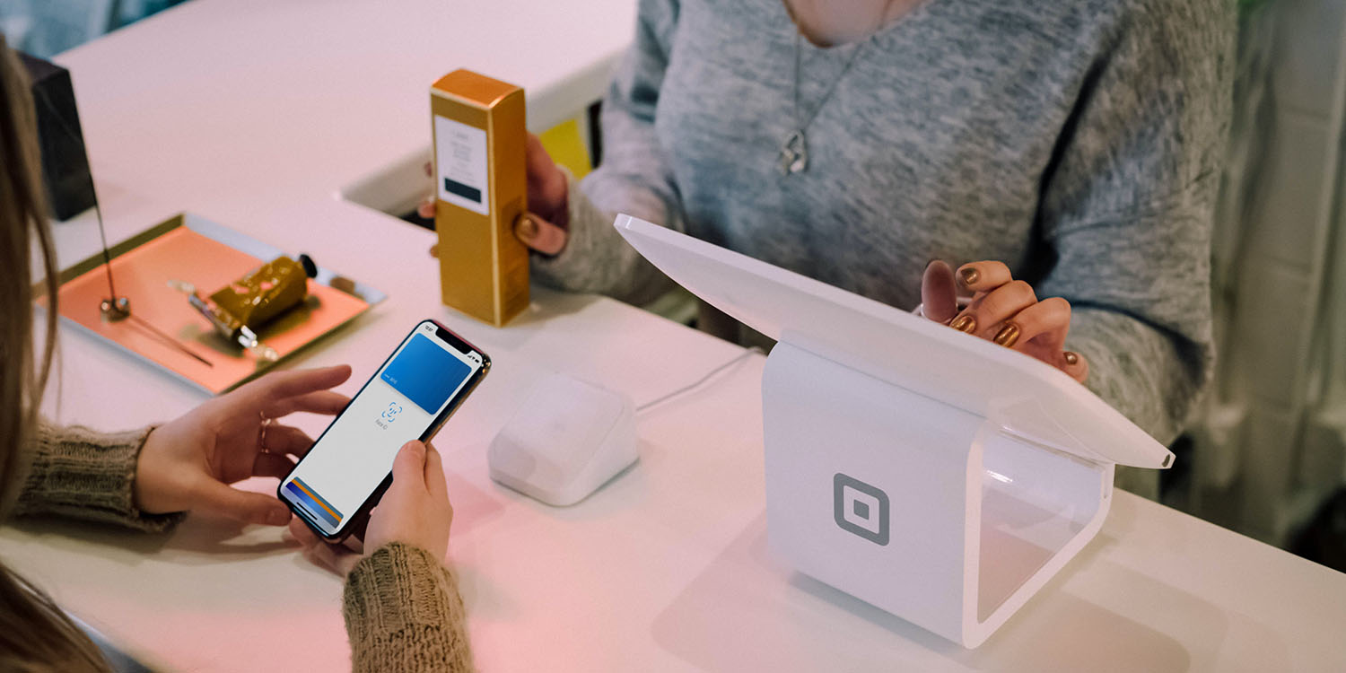 Apple BNPL | Close-up of Apple Pay transaction