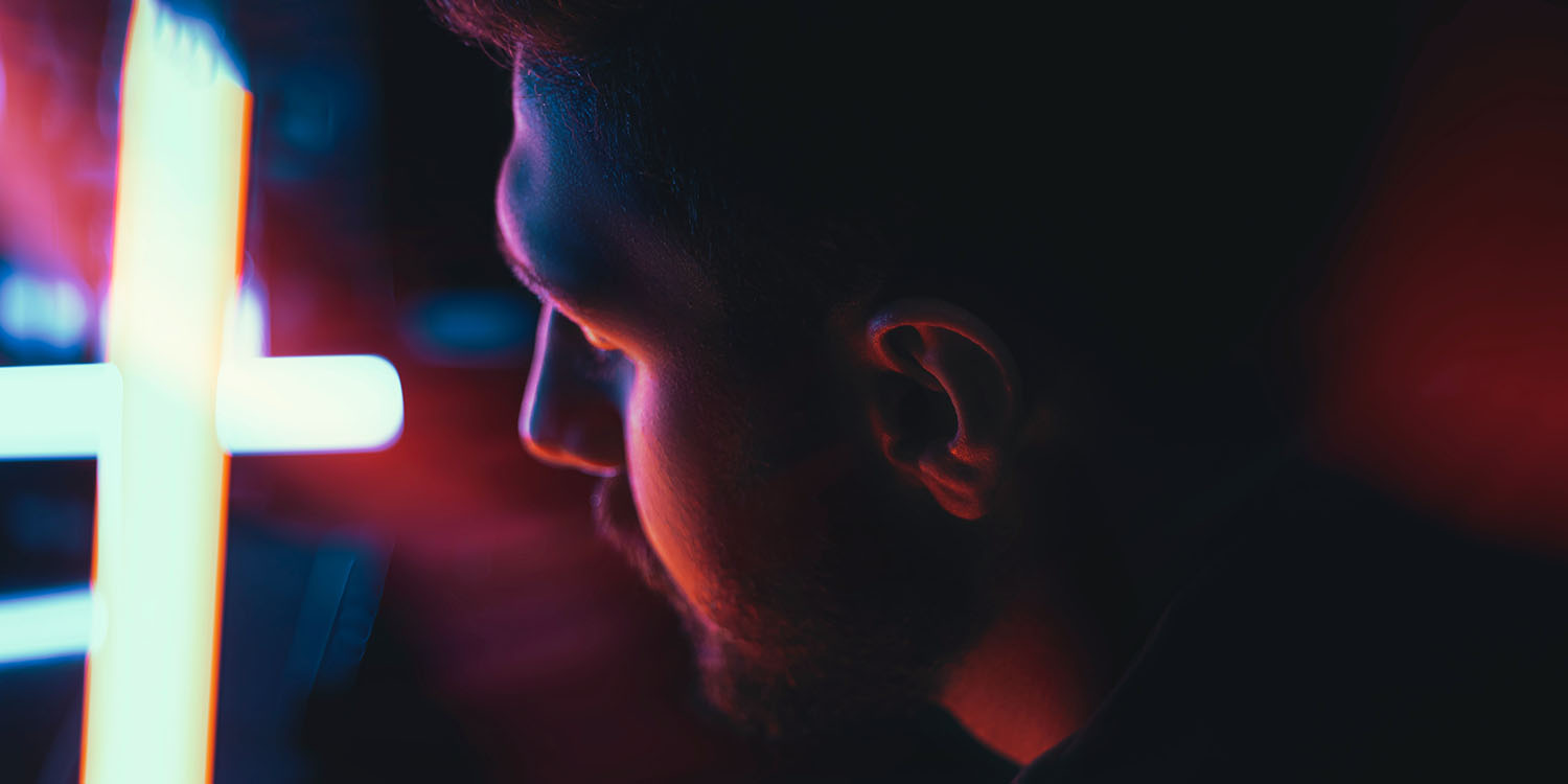 iPhone hacks | Moody photo of shadowy figure