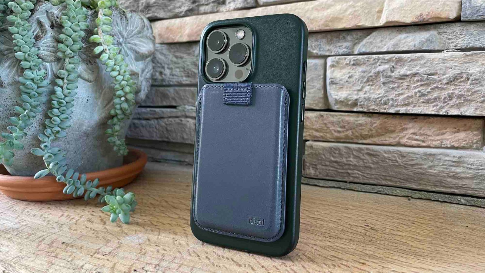 iPhone leather wallet MagSafe Distil Union Wally