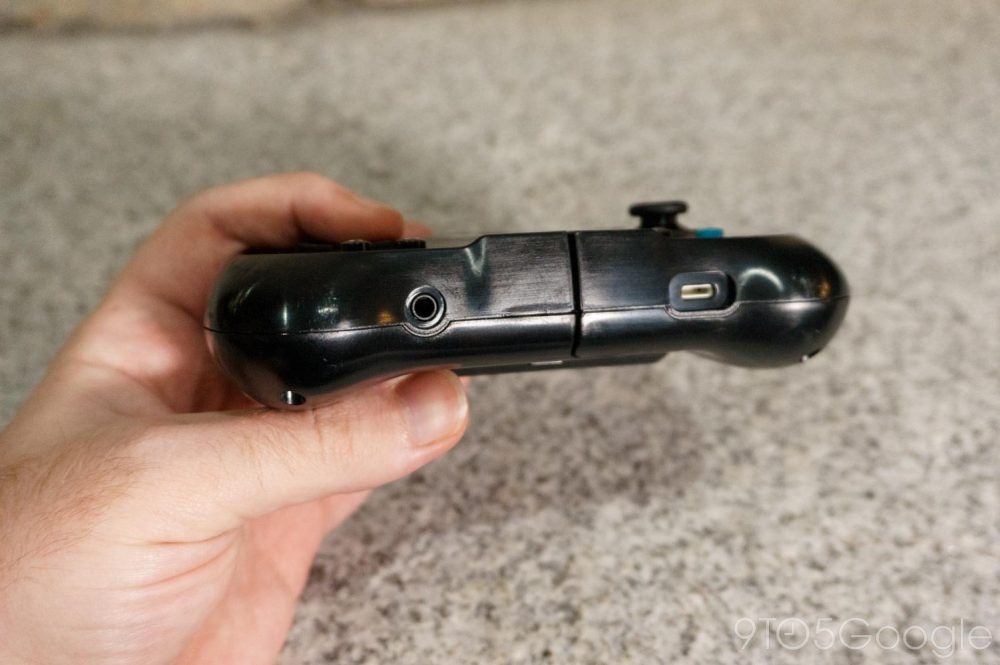 Underside of Gamevice Flex, featuring Lightning and 3.5mm ports