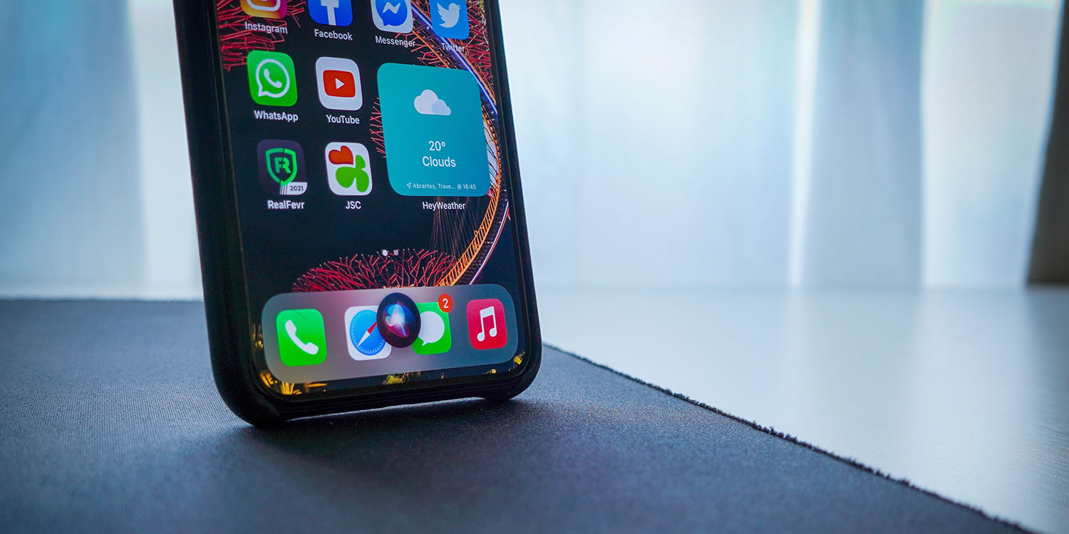 Dictating on the iPhone | iPhone with Siri active