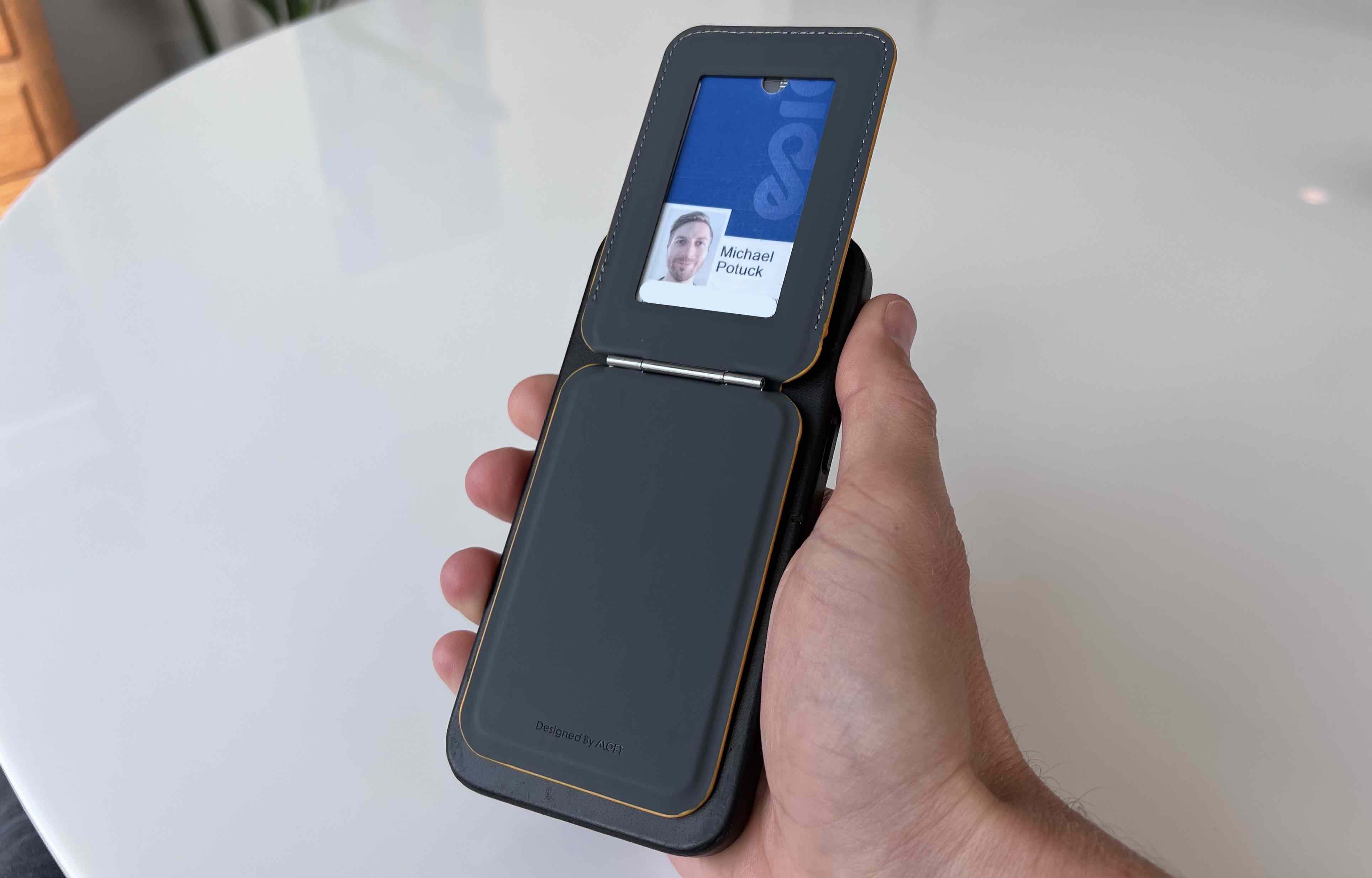 Best iPhone MagSafe wallet – inside open window