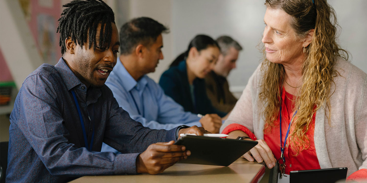 Apple Learning Coach | Two teachers with iPads