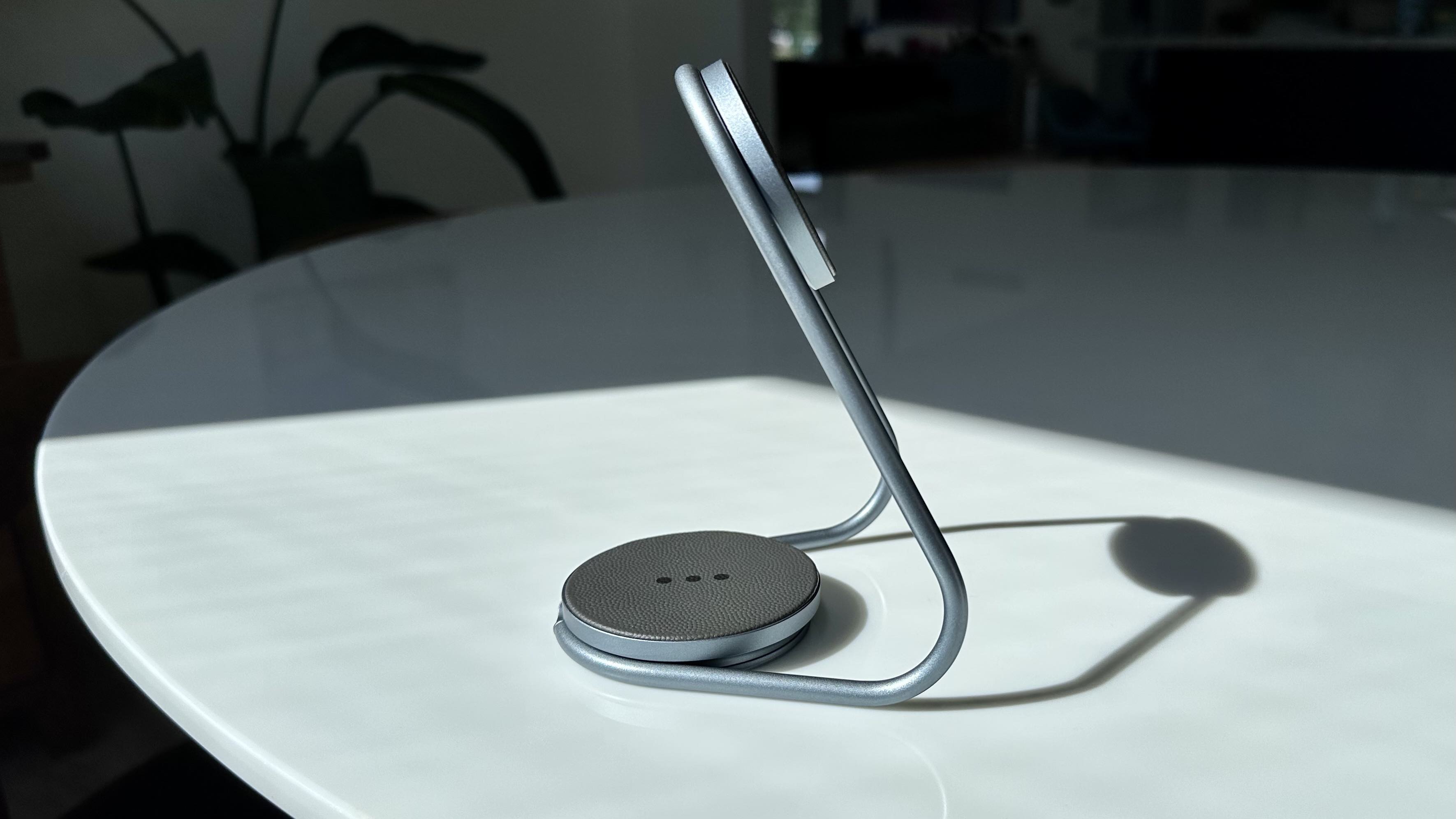 Courant MAG:2 side view