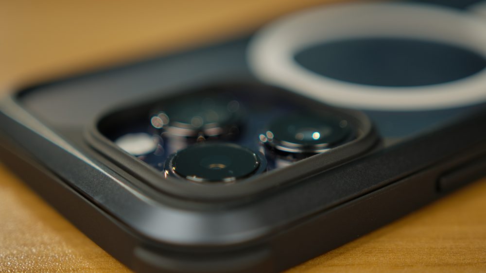 SwitchEasy Odyssey case camera bump