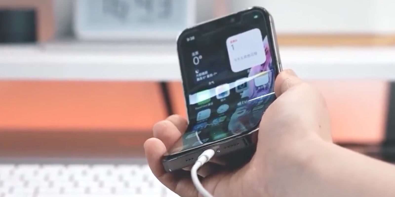 iPhone folding with hinges