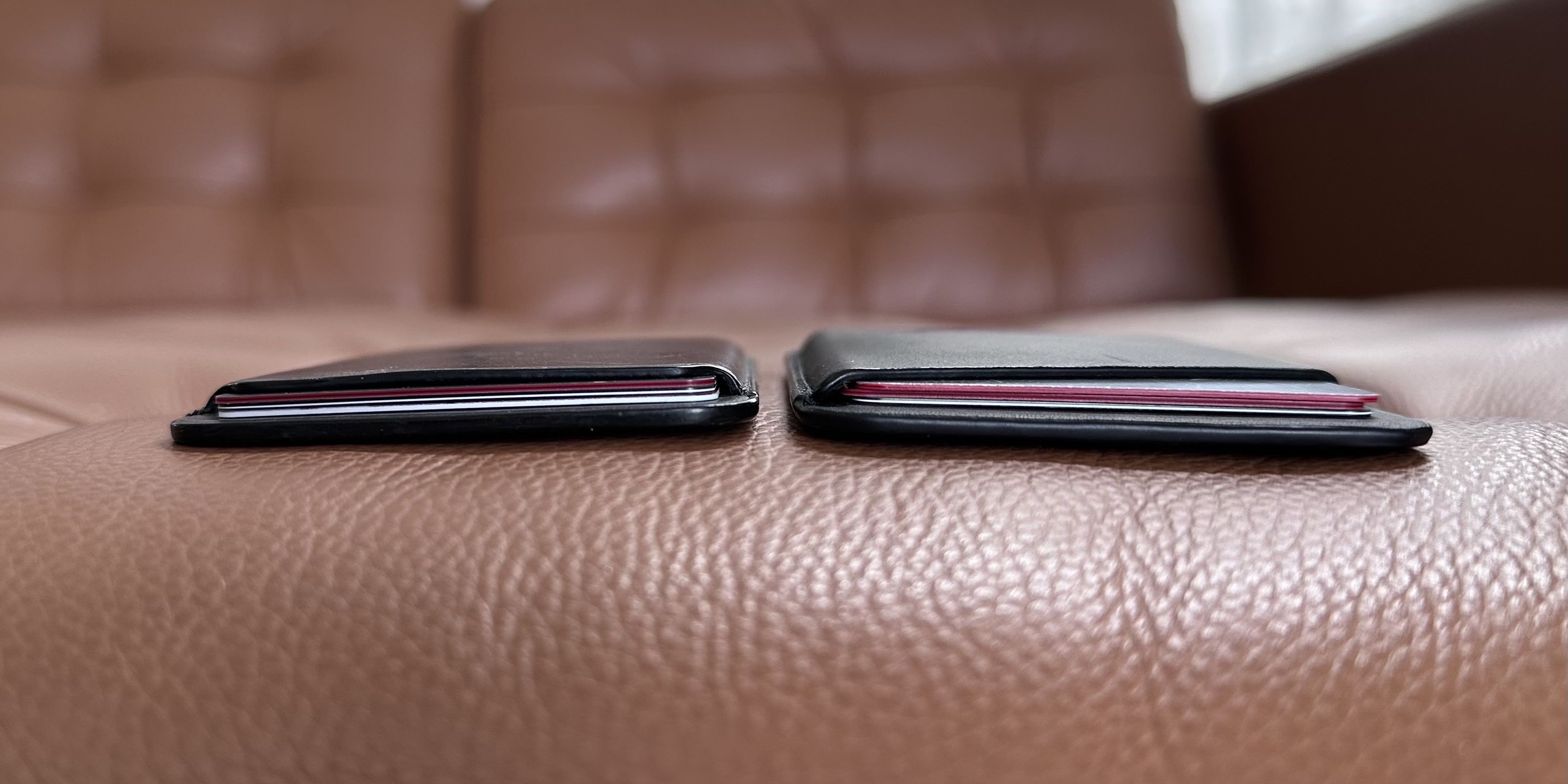 Mujjo Magnetic Leather Wallet for iPhone thinness