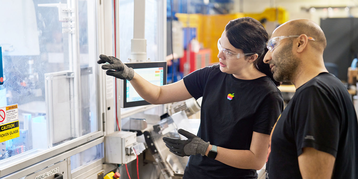 Apple recycling targets | Recycling team at work