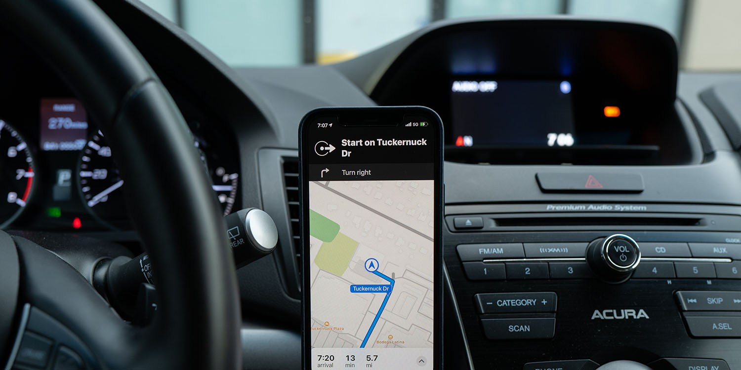 Apple Maps versus Google Maps | Apple Maps on a car dash