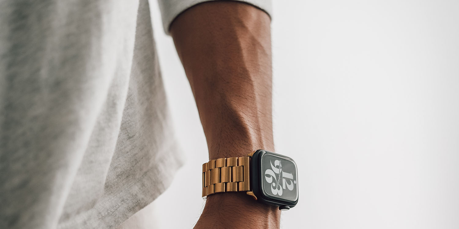 Color coordinated Apple Watch faces | Light gray face matching shirt
