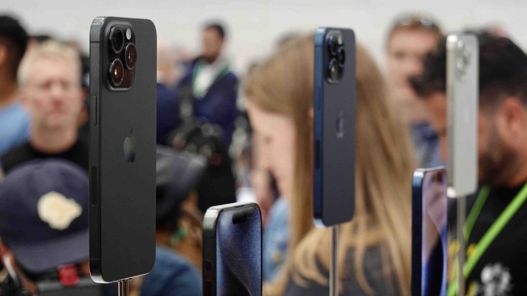 iPhone 15 Pro colors