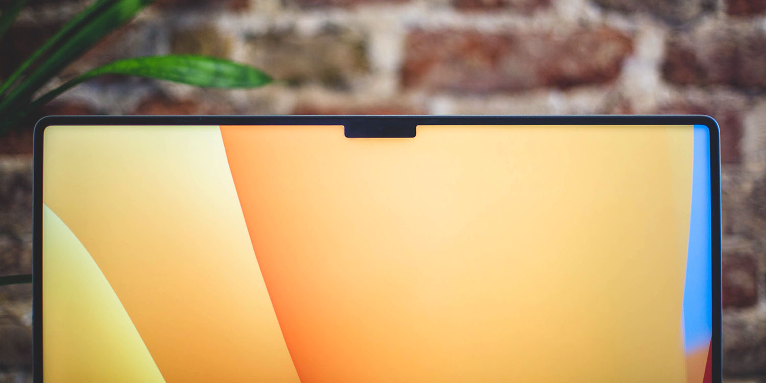 2024 MacBook Pro battery life | M2 MBP display shown