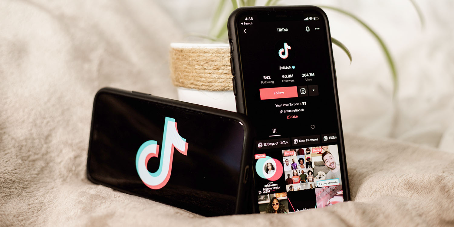 Federal TikTok ban | App on two phones