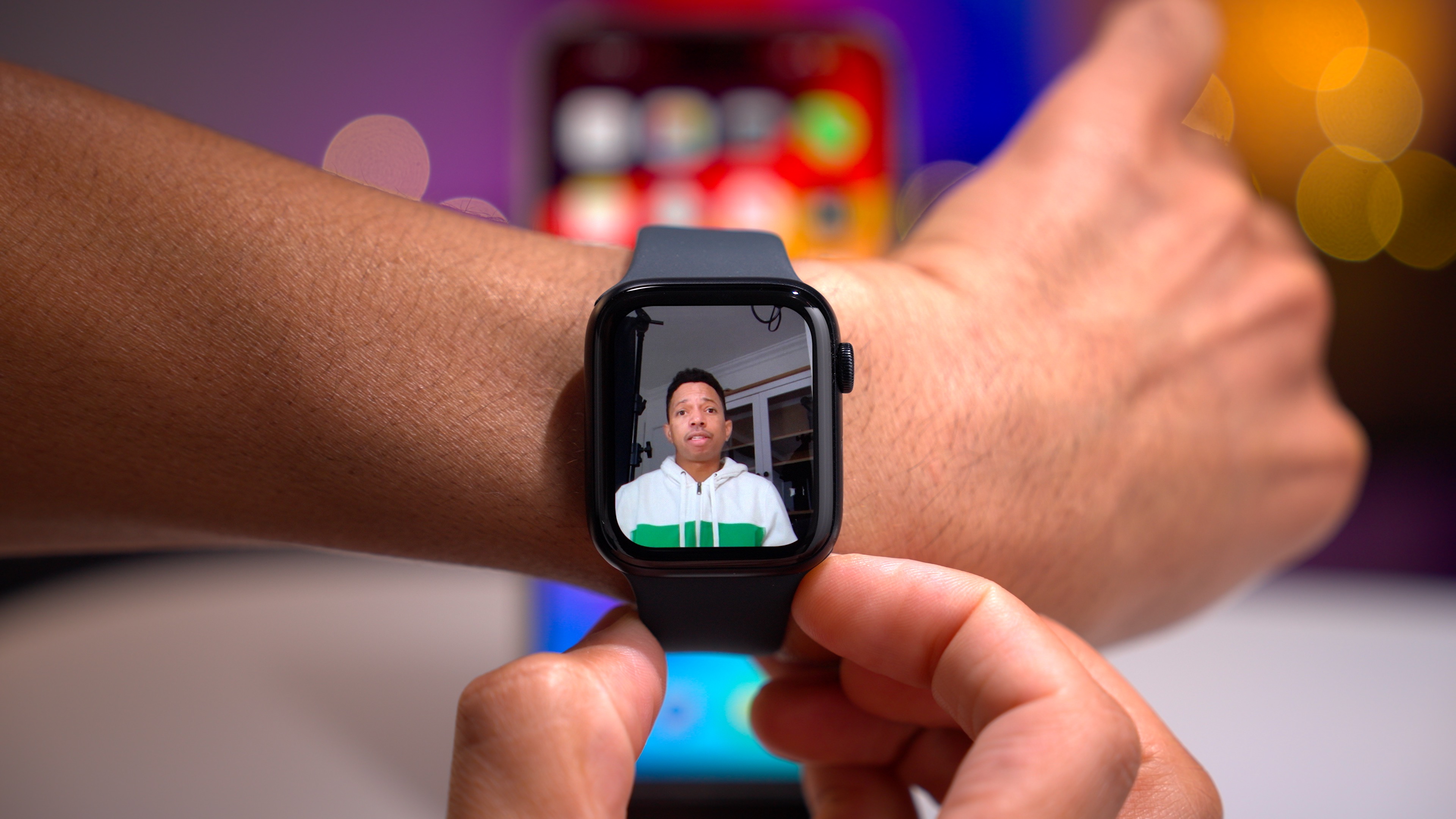 Watching a FaceTime video message on Apple Watch.