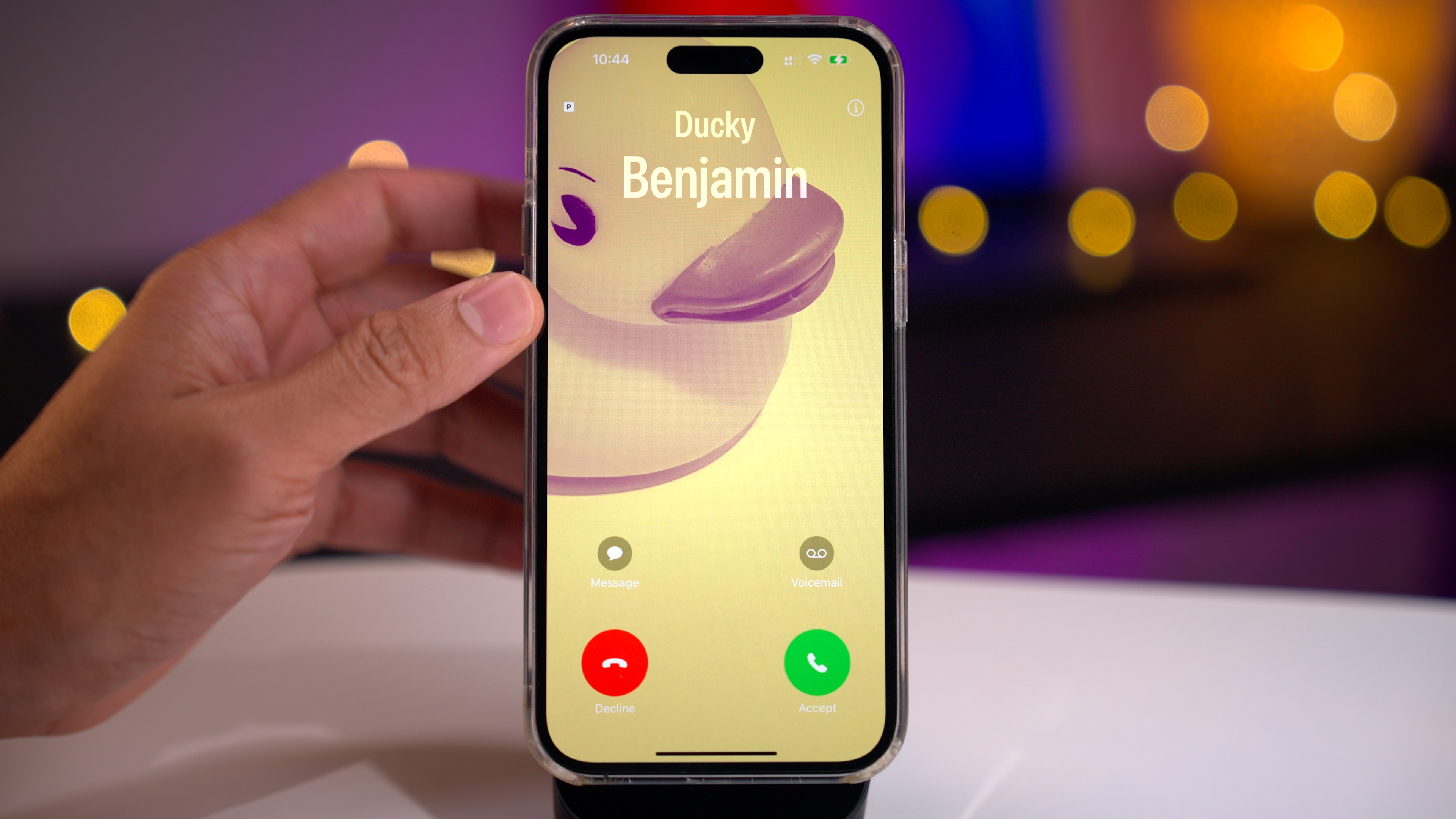 An incoming call on iOS 17 displaying a Contact Poster and the new voicemail button and rearranged layout.