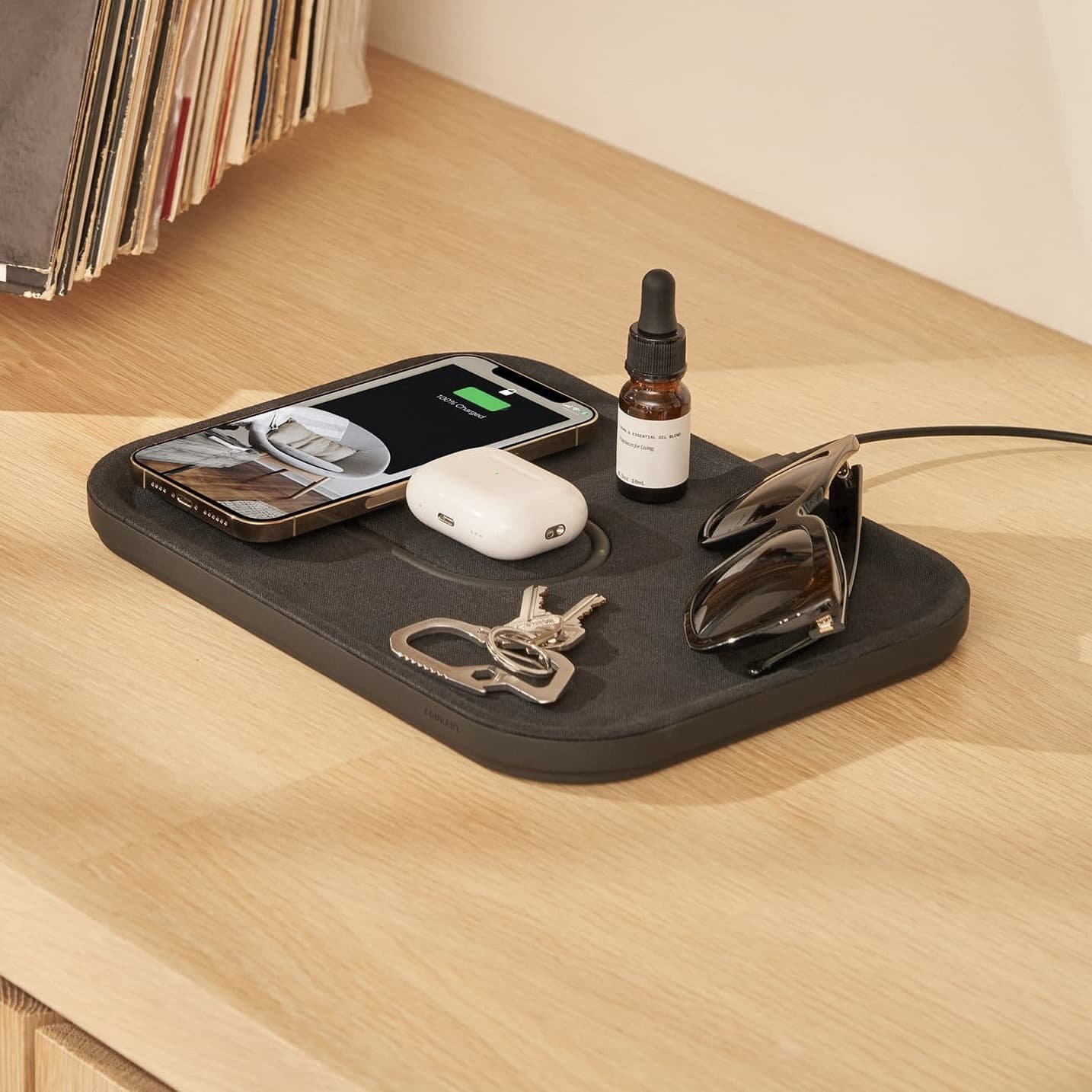 Courant MAG:3 linen MagSafe charger