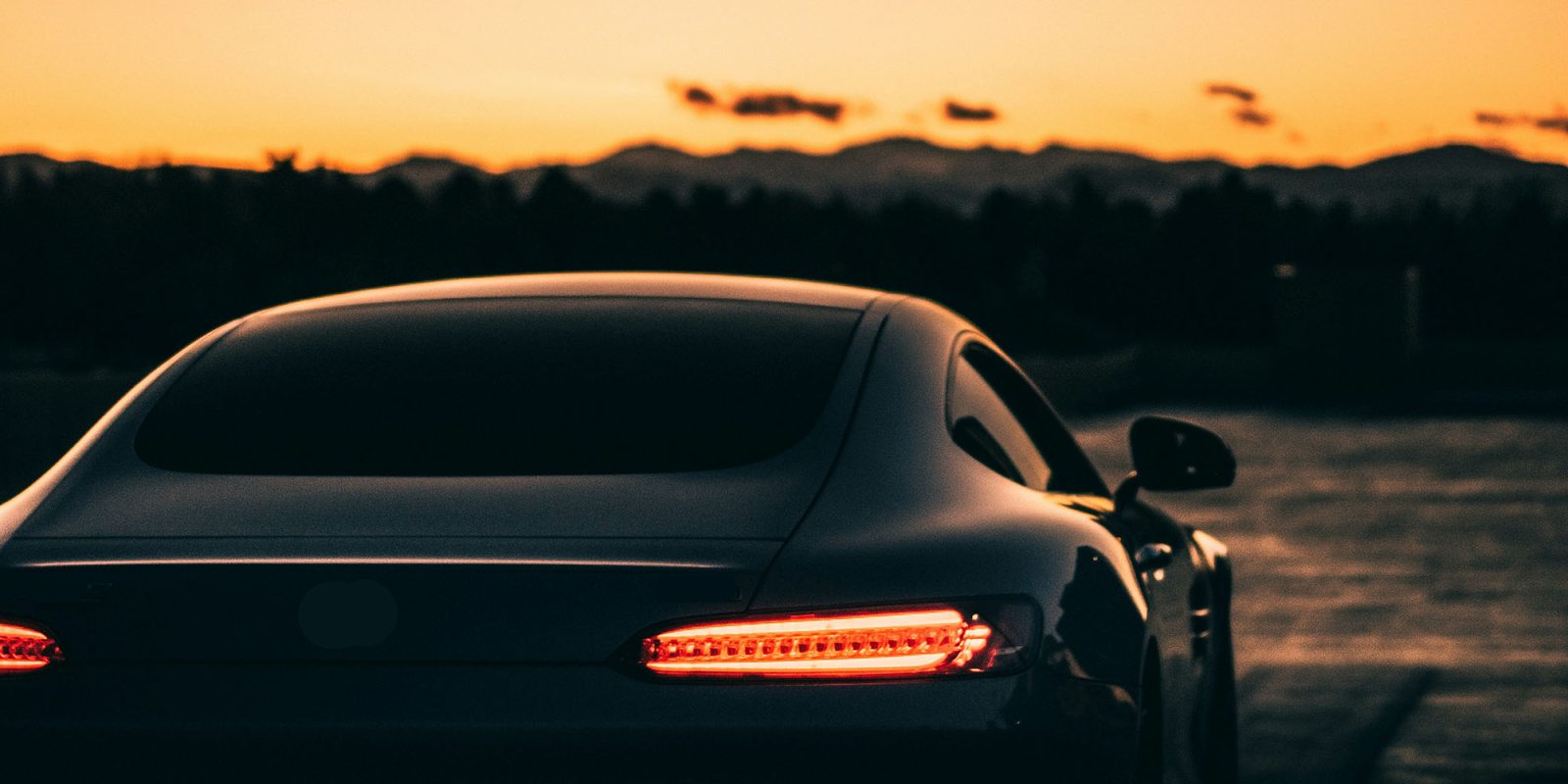 Apple Car may be a me-too product | Low-key photo of a Mercedes