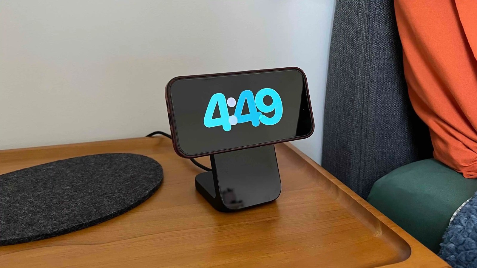 Nomad Stand for iPhone