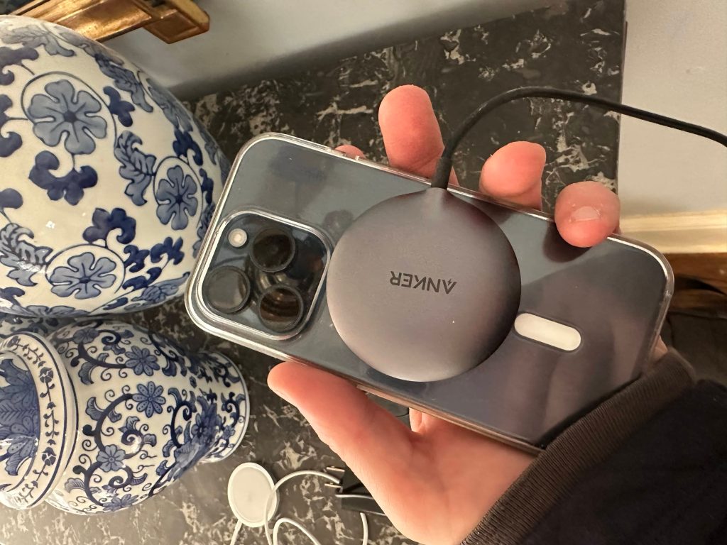 Anker MagGo Magnetic Wireless Charger