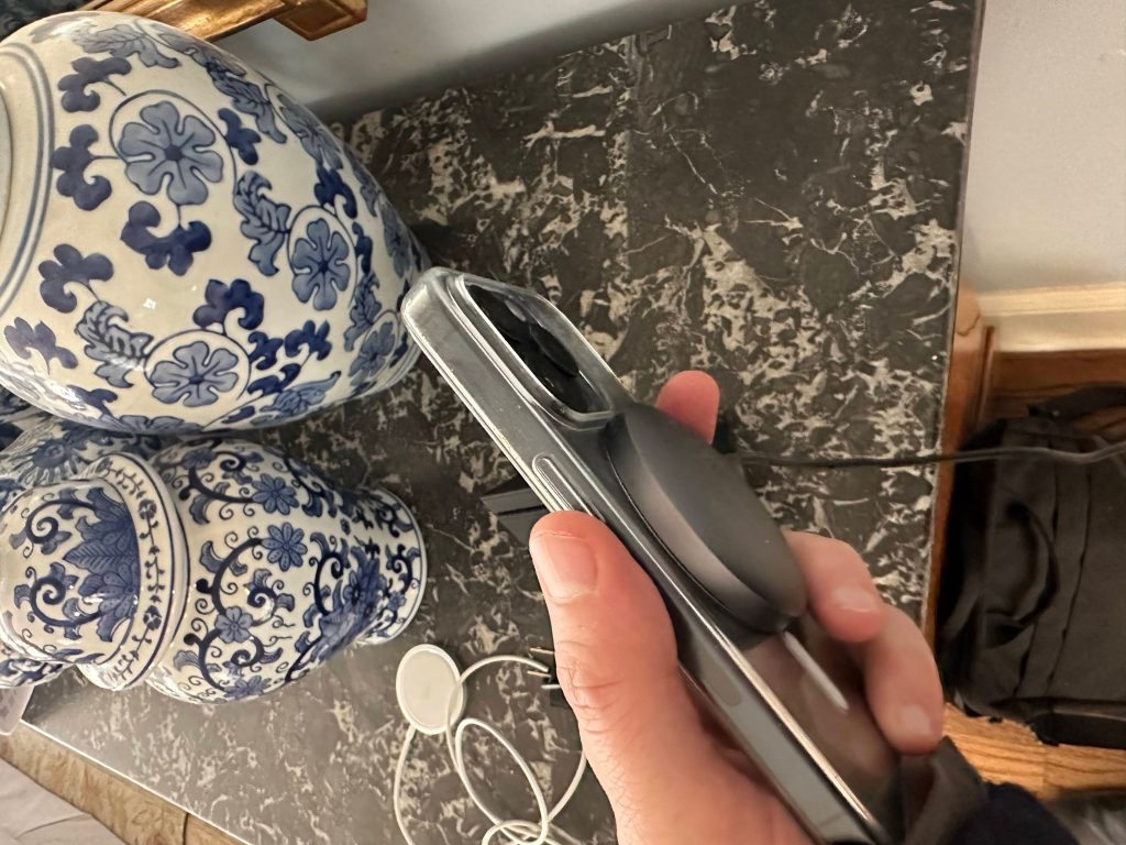 Anker MagGo Magnetic Wireless Charger