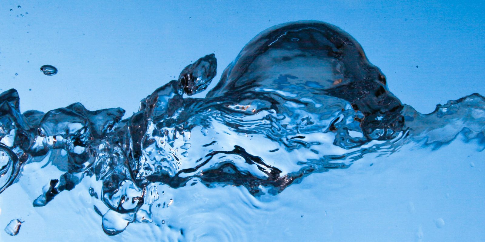 Don't put a wet iPhone into rice | Photo of turbulent water