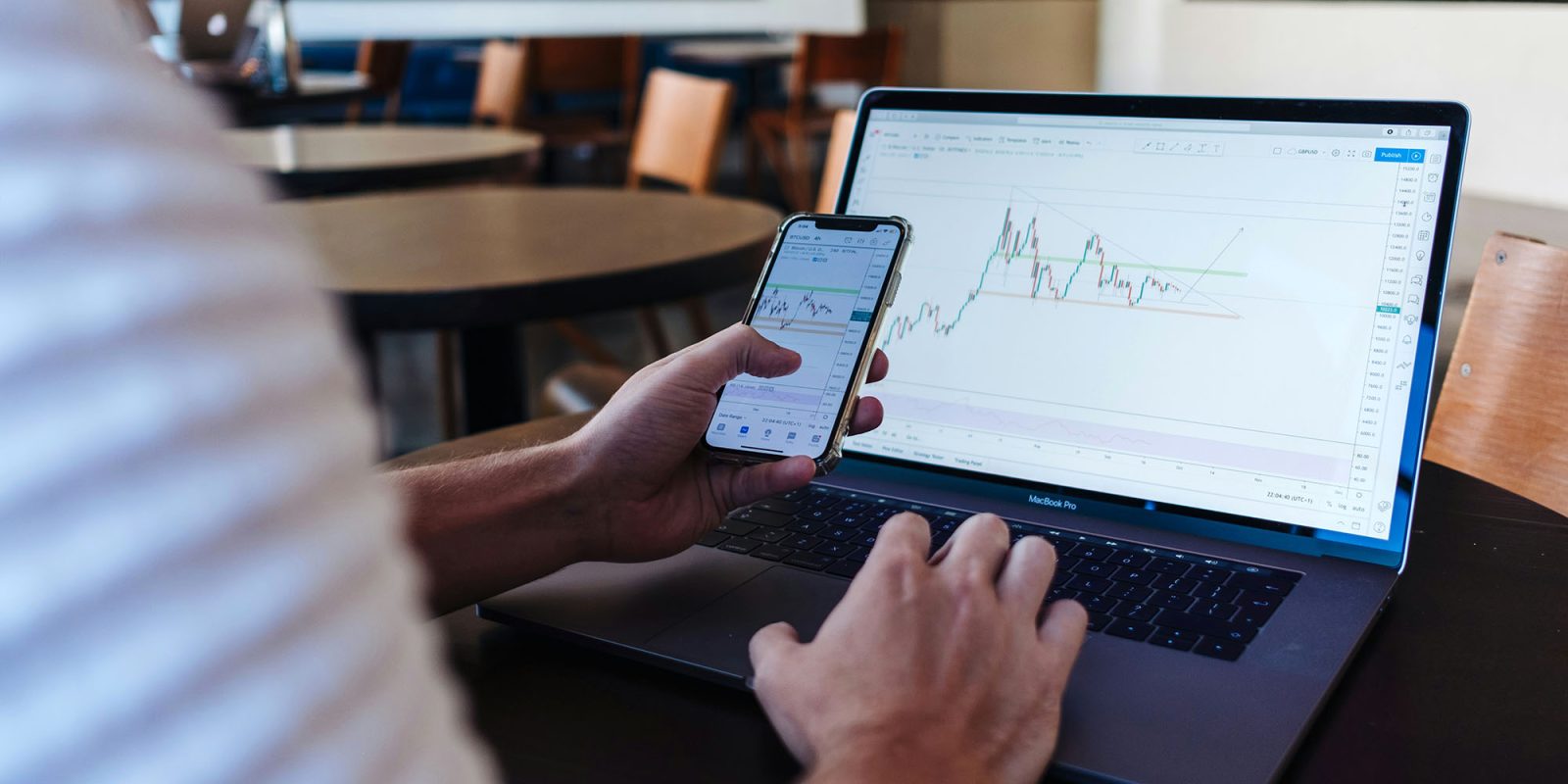 Reddit shares | Stock graph on iPhone and Mac