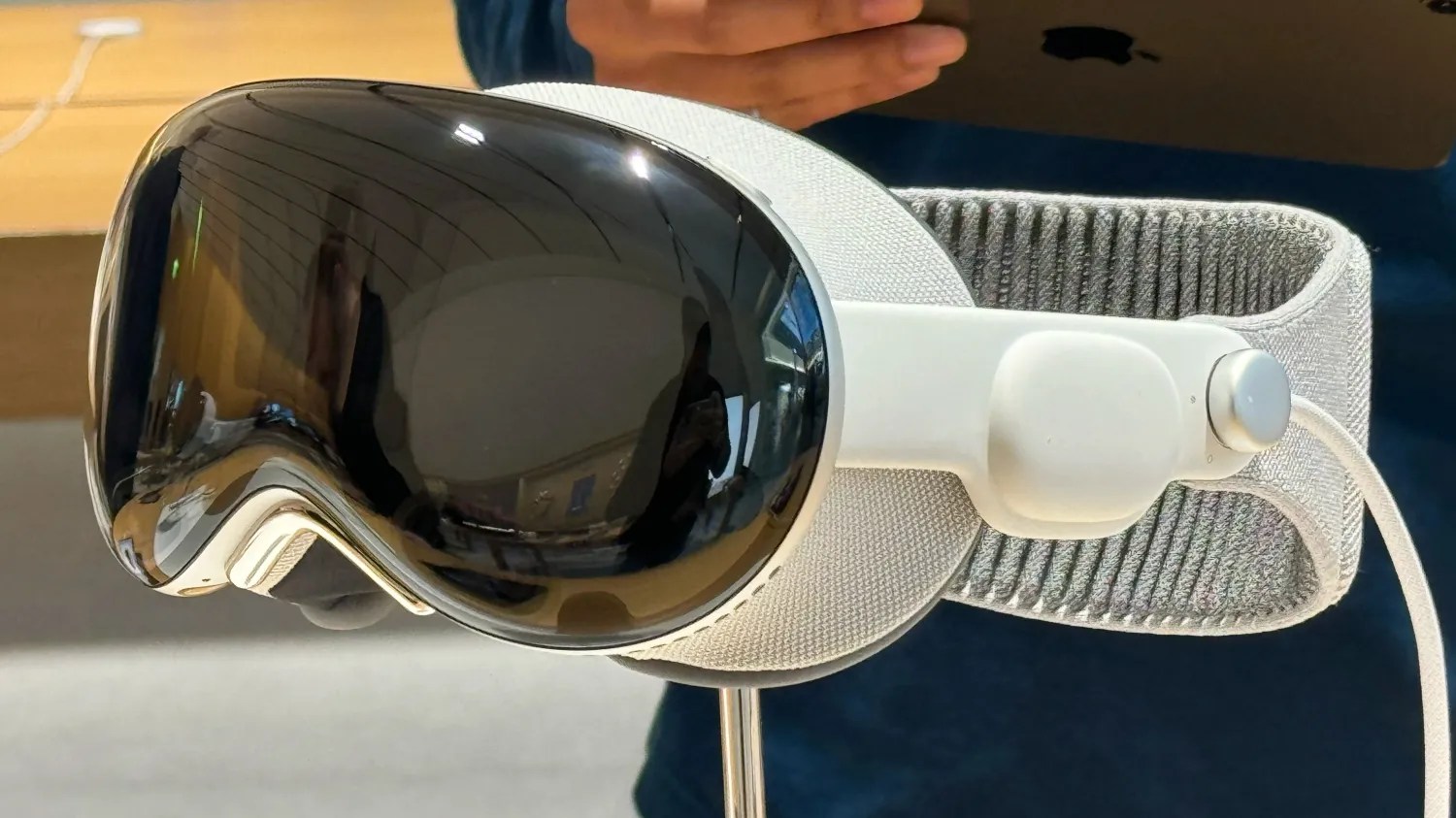 Vision Pro China | Display unit in US store