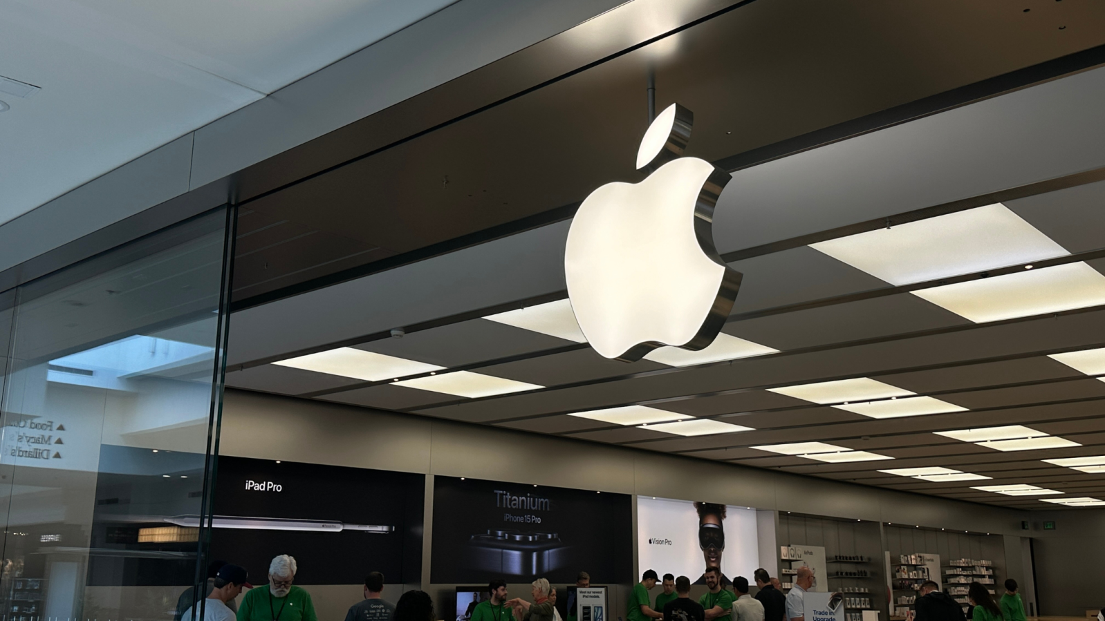 apple store iphone 15 M4 ipad pro