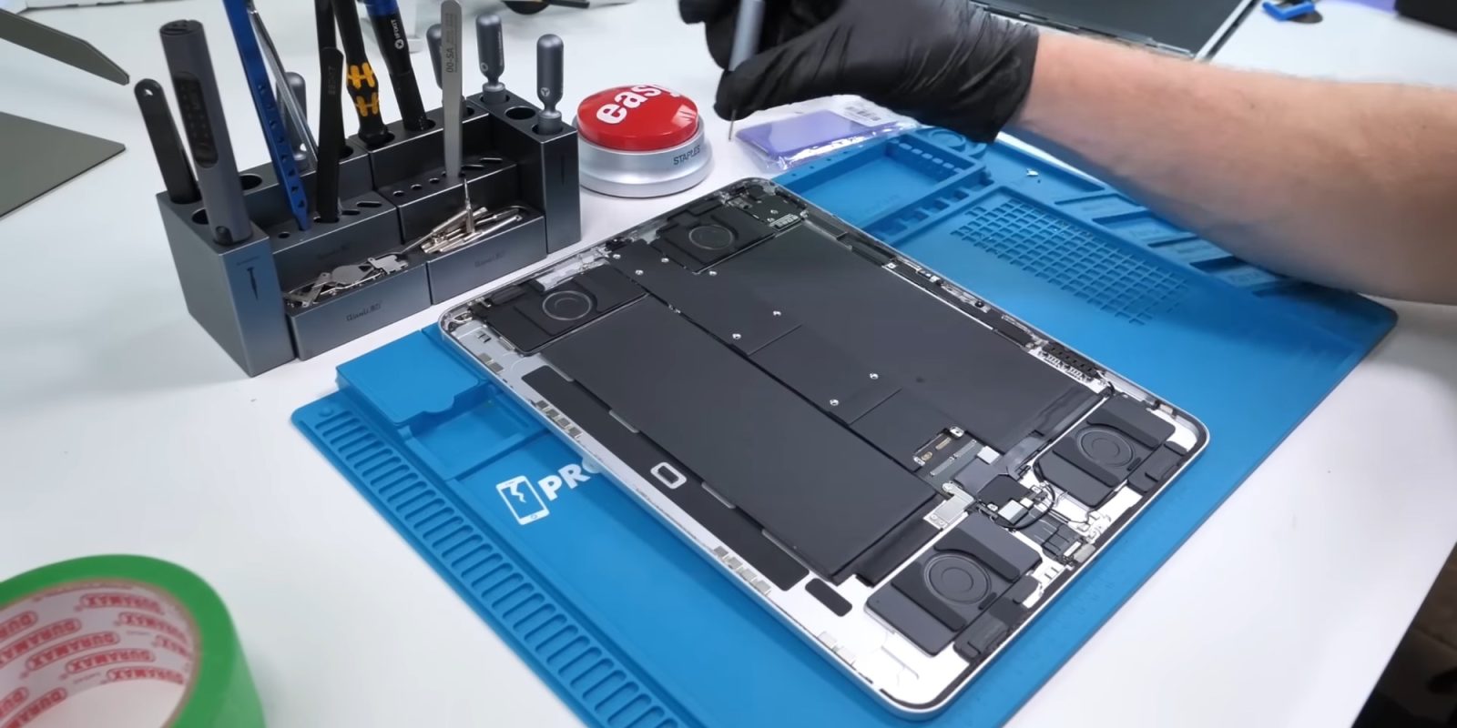 M4 iPad Pro teardown video