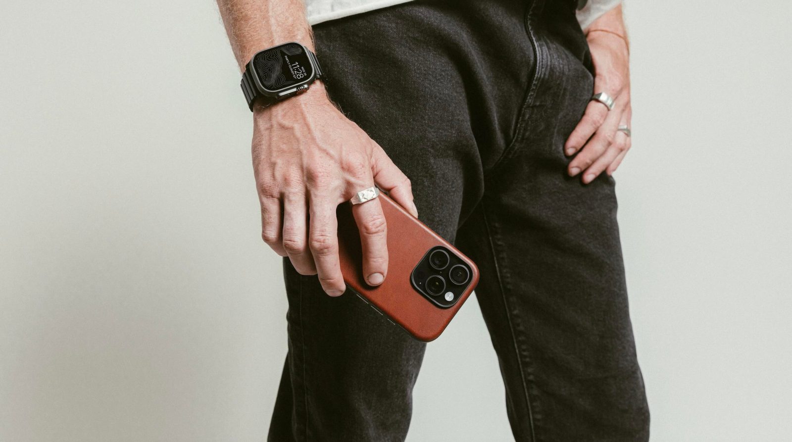 Nomad Modern Leather Olde Dublin iPhone 16 Pro