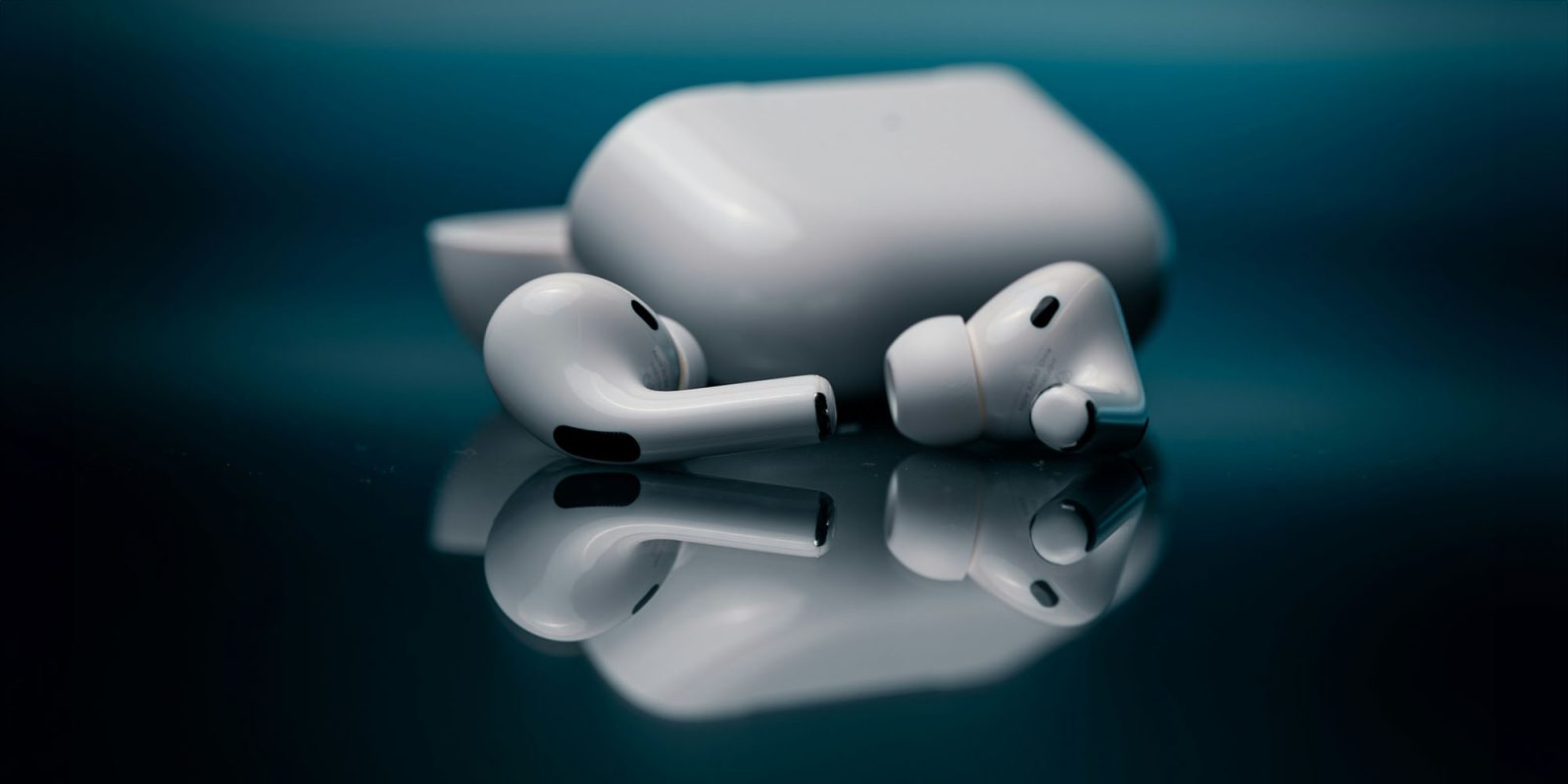 AirPods Pro lawsuit says Apple didn't fix the crackles and ANC faults | 1st-gen product shown on highly reflective surface