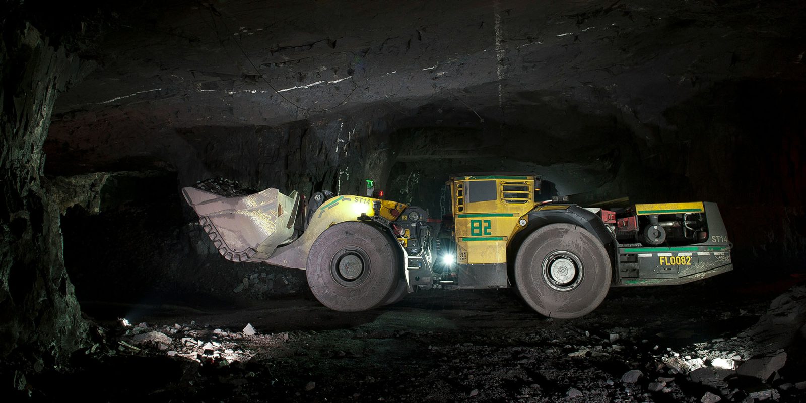 Apple faces criminal complaints over Congo conflict minerals | Stock photo of mining vehicle