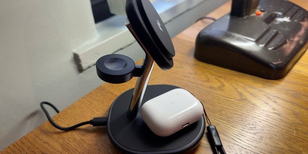 EnergyCell 3-in-1 charging station