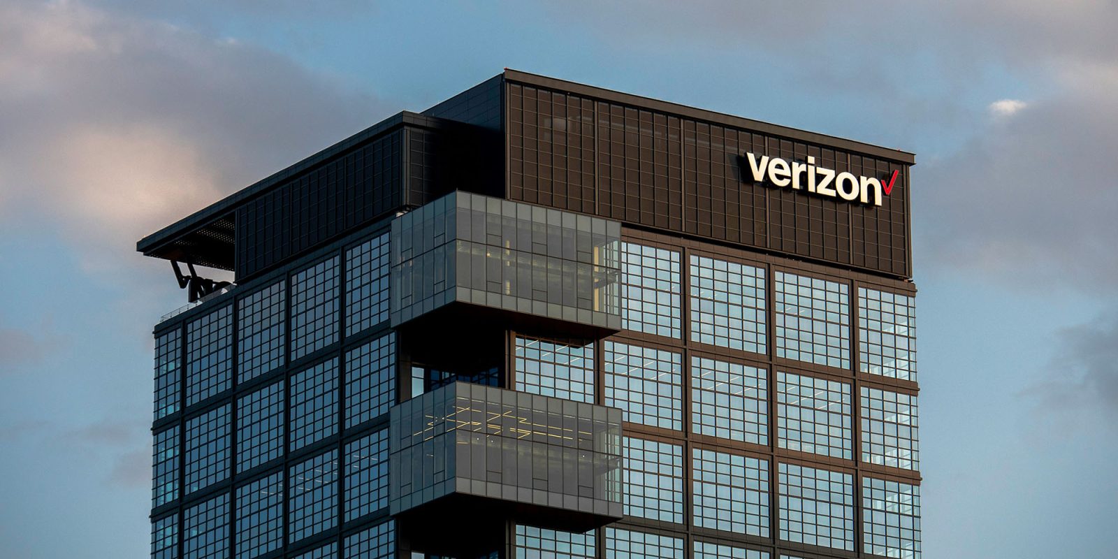 Verizon price raises of up to $15 per month hit some plans | Verizon building in Boston