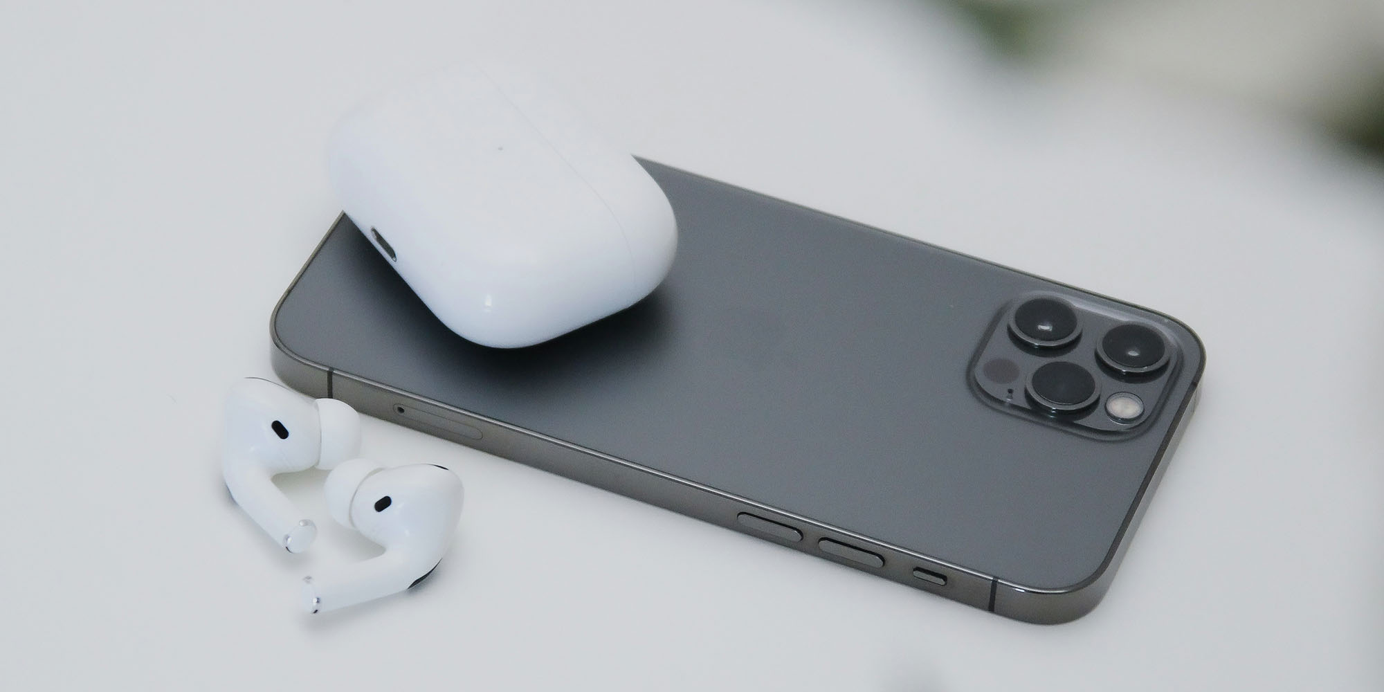 Wireless reverse charging being tested in the iPhone 17 Pro | AirPods case on an iPhone